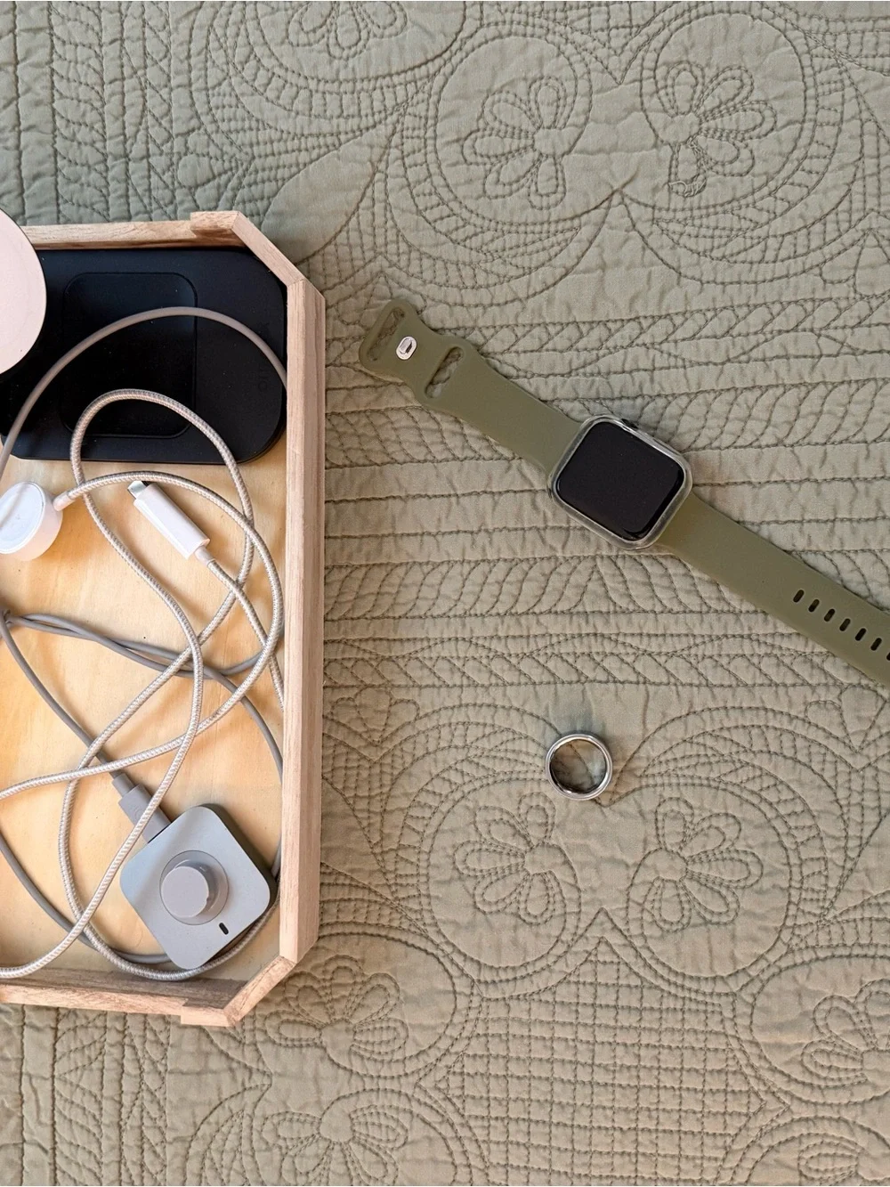WEARABLE TECH LOT! Apple Watch (42 MM), Oura Ring (10), Otterbox Phone Charger